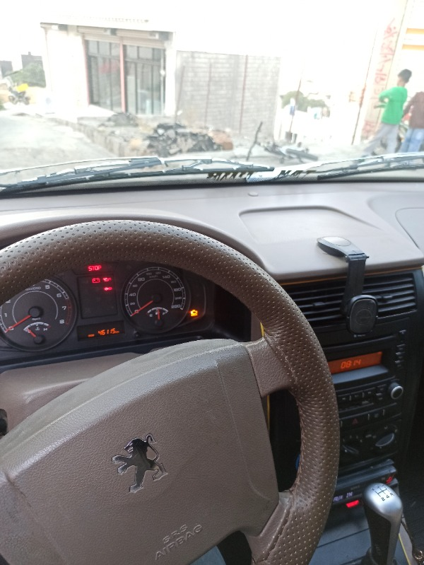 تصویر پژو 405 GLX بنزینی 3
