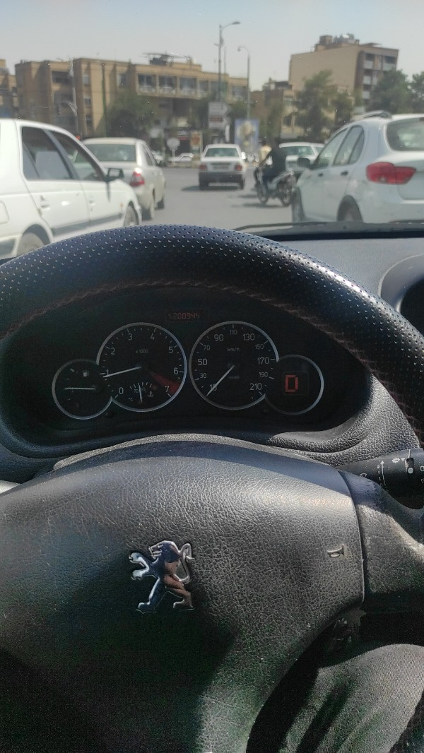 تصویر پژو 206 تیپ 6 اتوماتیک 2